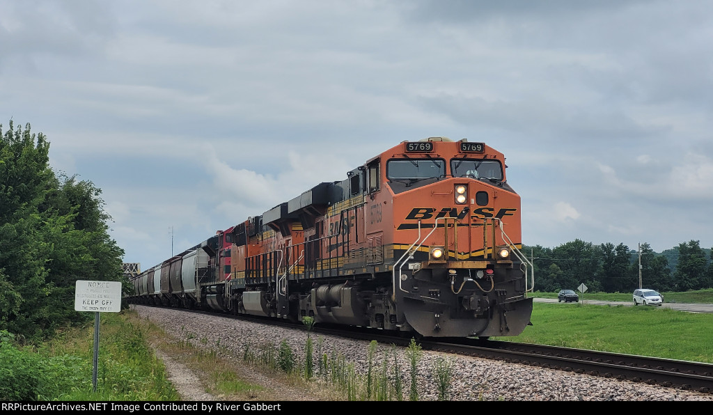 BNSF 5769